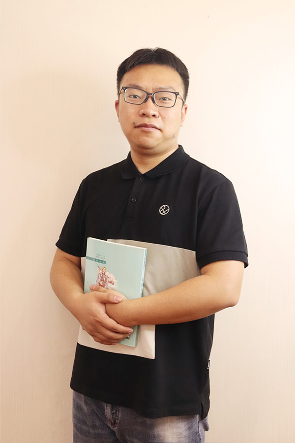 南郑杨斌 本科学历，毕业于西安航空学院