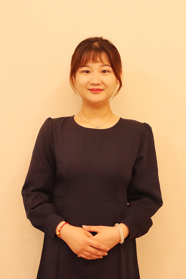 南郑文哲 本科学历，优秀班主任